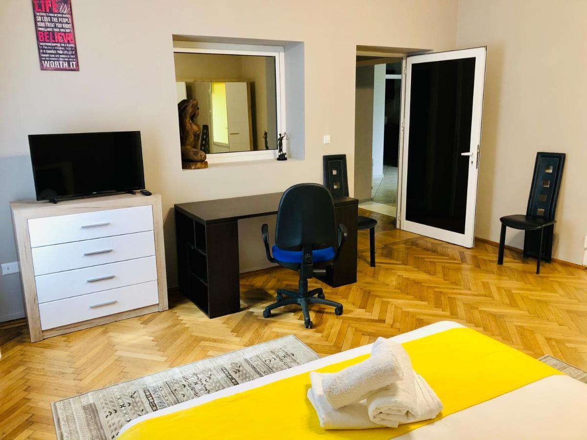 Ultra-Central Apartment Just In Union Squere Timisoara Esterno foto